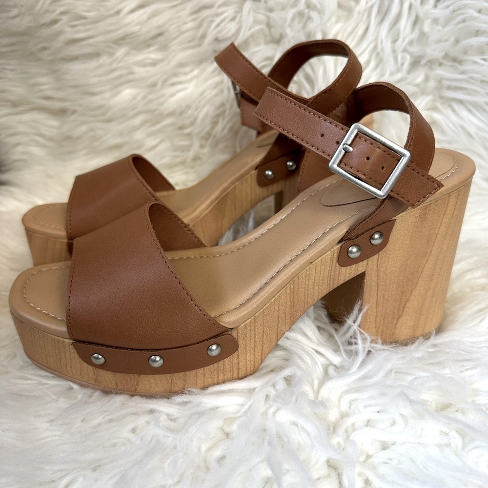 Women’s sandals/wedge heel